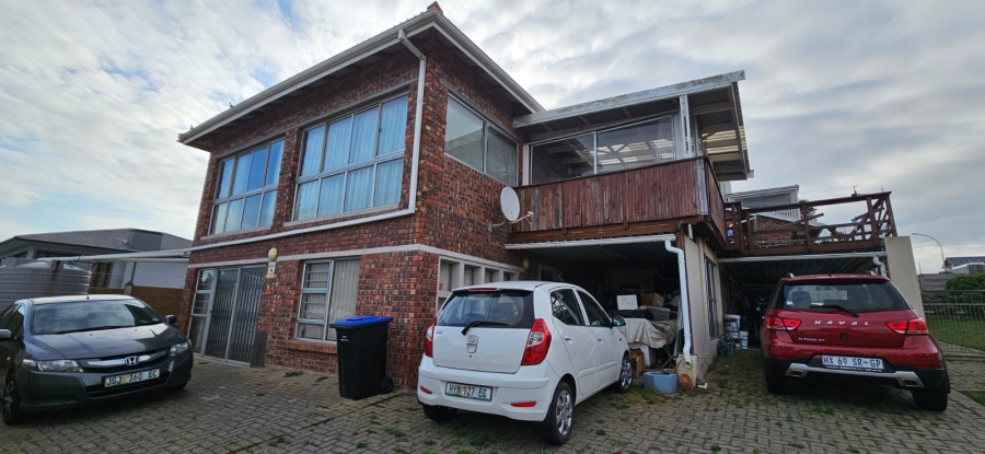5 Bedroom Property for Sale in Wavecrest Eastern Cape